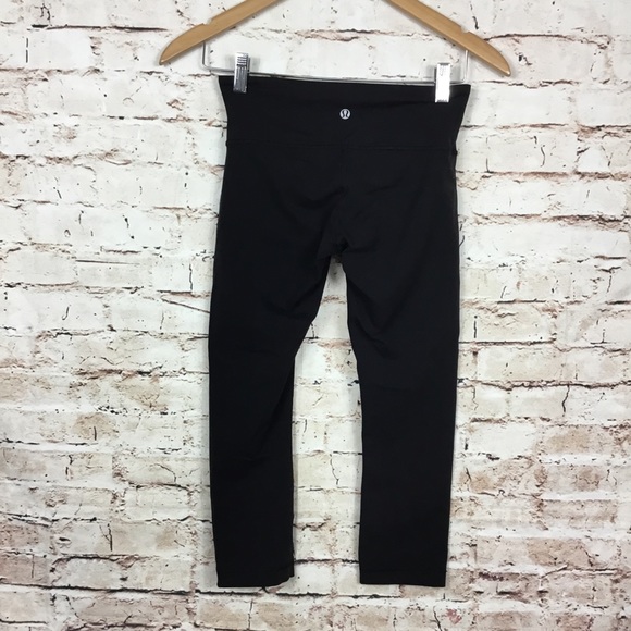 Lululemon Black Wunder Under Crop - Picture 6 of 7